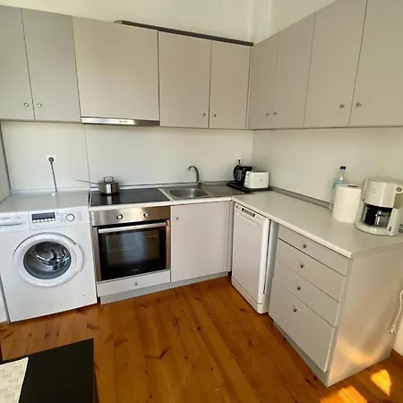 Apartment F R *