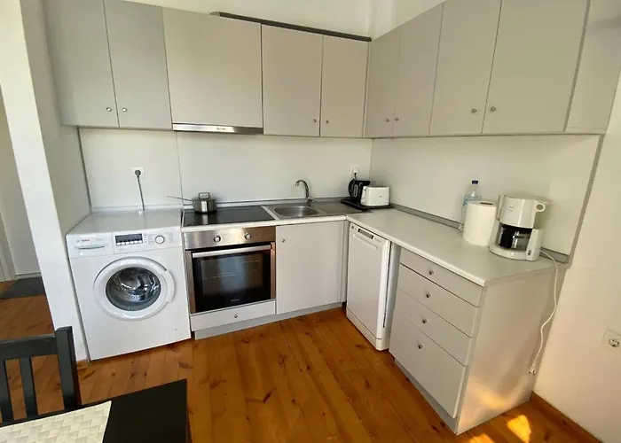 Apartment F R *