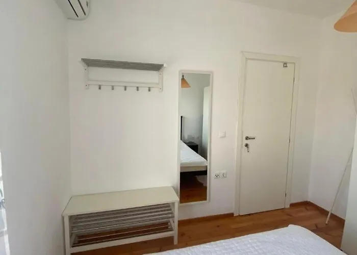 Apartment F R