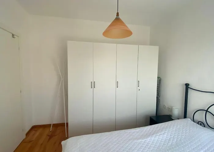 F R Apartment *